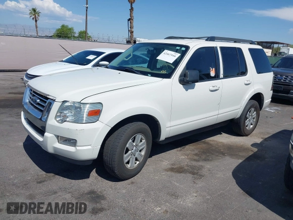 2010 Ford Explorer XLT z VIN 1FMEU6DE8AUA53893, wystawiony jako IAAI lot #42467166 z przebiegiem 84 072 mil mil oraz . Historia ofert i sprzedaży dostępna na DreamBid. Obrazek 2.