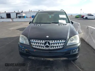 2006 Mercedes-Benz M 500 z VIN 4JGBB75E86A015022, wystawiony jako IAAI lot #41723522 z przebiegiem 187 961 mil mil oraz . Historia ofert i sprzedaży dostępna na DreamBid. Obrazek 6.