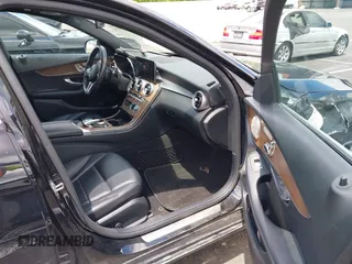2019 Mercedes-Benz C 300 с VIN 55SWF8EB4KU303738, выставлен на аукционе IAAI как лот 42215291 с пробегом 59 632 миль миль и . История ставок и продаж доступна на DreamBid. Изображение 5.