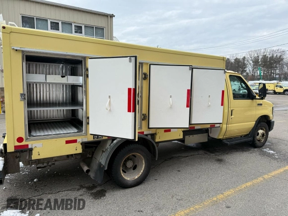2019 Ford Econoline Commercial z VIN 1FDXE4FS9KDC57732, wystawiony jako Copart lot #47603335 z przebiegiem 98 239 mil mil oraz Tytuł czysty. Historia ofert i sprzedaży dostępna na DreamBid. Obrazek 6.