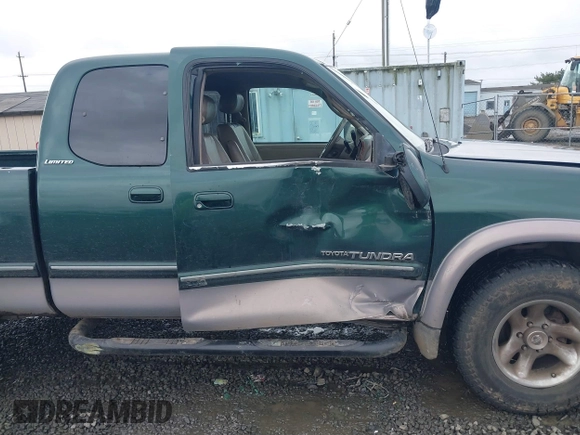 2000 Toyota Tundra Limited with VIN 5TBBT4812YS031675, listed as a IAAI auction lot 41626727 with 257,195 mi miles. Bid and sale history available at carsss.com. Image 6.