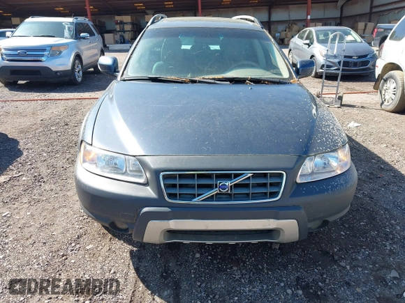 2007 Volvo XC70 with VIN YV4SZ592971264724, listed as a IAAI auction lot 42005126 with 217,280 mi miles. Bid and sale history available at carsss.com. Image 6.