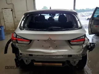 2022 Mitsubishi Outlander ES с VIN JA4ARUAU0NU013084, выставлен на аукционе Copart как лот 57413675 с пробегом 102 454 миль миль и Списание • Salvage title. История ставок и продаж доступна на DreamBid. Изображение 6.