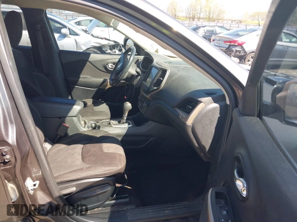 2017 Jeep Cherokee Latitude with VIN 1C4PJLCBXHW572714, listed as a IAAI auction lot 41861087 with 120,552 mi miles and . Bid and sale history available at DreamBid. Image 5.