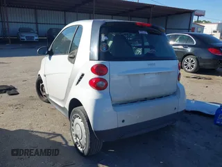 2015 Smart fortwo Passion z VIN WMEEJ3BA4FK788712, wystawiony jako IAAI lot #41219852 z przebiegiem 52 243 mil mil oraz . Historia ofert i sprzedaży dostępna na DreamBid. Obrazek 3.