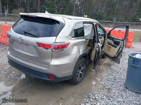 2016 Toyota Highlander XLE with VIN 5TDKKRFH5GS501560, listed as a IAAI auction lot 41510624 with 1 miles. Bid and sale history available at carsss.com. Image 4.