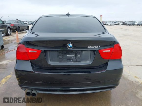 2011 BMW 3 Series 328i xDrive with VIN WBAPK7C59BF082168, listed as a IAAI auction lot 41593485 with 203,099 mi miles. Bid and sale history available at carsss.com. Image 17.