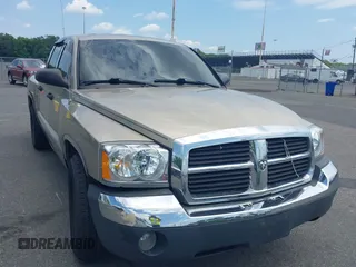 2005 Dodge Dakota SLT with VIN 1D7HW48N95S269592, listed as a IAAI auction lot 42675637 with 153,456 mi miles and . Bid and sale history available at DreamBid. Image 1.