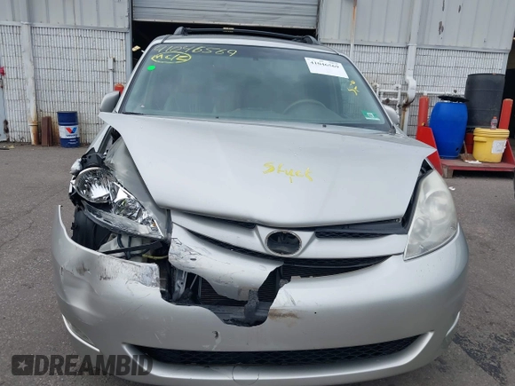 2008 Toyota Sienna XLE with VIN 5TDZK22C38S151671, listed as a IAAI auction lot 41046569 with 119,239 mi miles. Bid and sale history available at carsss.com. Image 6.