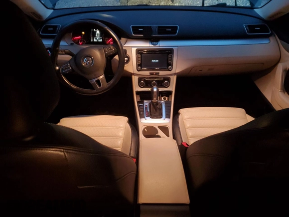 2012 Volkswagen CC Sport with VIN WVWMP7AN8CE507719, listed as a Copart auction lot 85409024 with 83,262 mi miles and Clean Title. Bid and sale history available at DreamBid. Image 8.