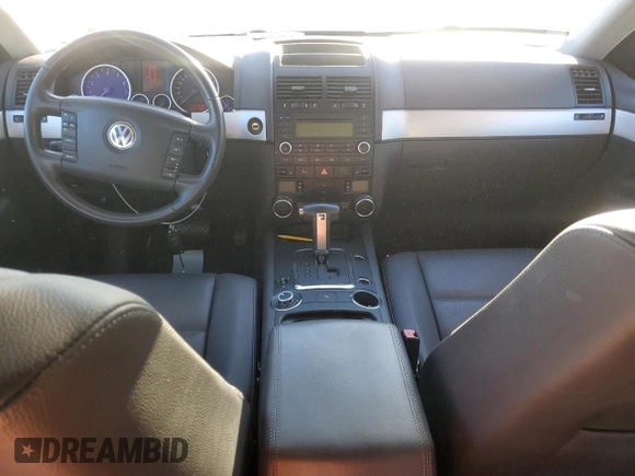 2009 Volkswagen Touareg VR6 z VIN WVGBE77L79D017480, wystawiony jako Copart lot #89344415 z przebiegiem 54 232 mil mil oraz Szkoda całkowita • Salvage title. Historia ofert i sprzedaży dostępna na DreamBid. Obrazek 8.