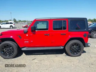 2023 Jeep Wrangler Sahara z VIN 1C4JJXP63PW568190, wystawiony jako IAAI lot #42133650 z przebiegiem 32 347 mil mil oraz . Historia ofert i sprzedaży dostępna na DreamBid. Obrazek 14.