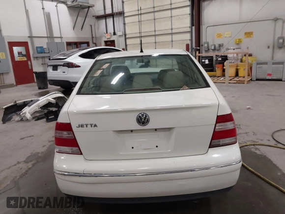 2004 Volkswagen Jetta GLS z VIN 3VWSK69MX4M078023, wystawiony jako IAAI lot #41198138 z przebiegiem 153 830 mil mil oraz . Historia ofert i sprzedaży dostępna na DreamBid. Obrazek 17.