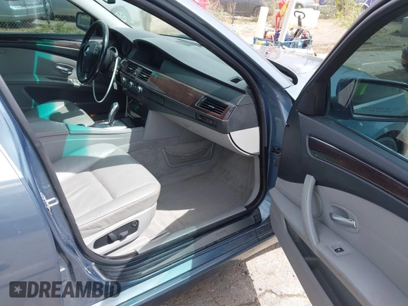 2009 BMW 5 Series 528i with VIN WBANU53539C117465, listed as a IAAI auction lot 42200311 with 158,155 mi miles and . Bid and sale history available at carsss.com. Image 5.