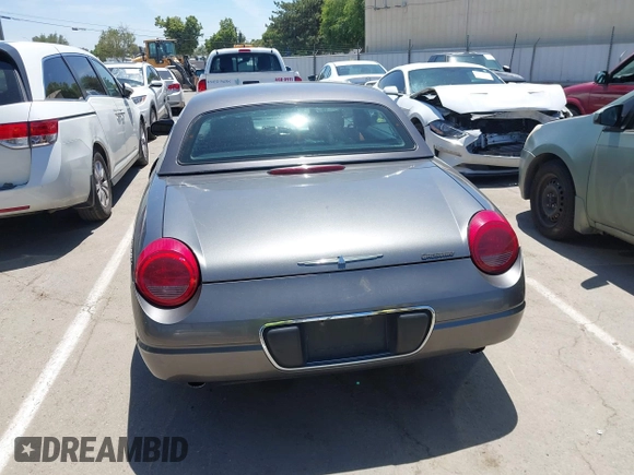 2003 Ford Thunderbird Deluxe z VIN 1FAHP60AX3Y109880, wystawiony jako IAAI lot #42336922 z przebiegiem 213 477 mil mil oraz . Historia ofert i sprzedaży dostępna na DreamBid. Obrazek 16.