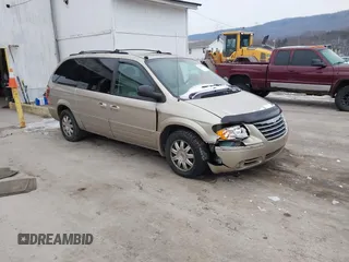 2005 Chrysler Town & Country Touring z VIN 2C8GP54L85R192954, wystawiony jako IAAI lot #41530918 z przebiegiem 242 193 mil mil oraz . Historia ofert i sprzedaży dostępna na DreamBid. Obrazek 1.