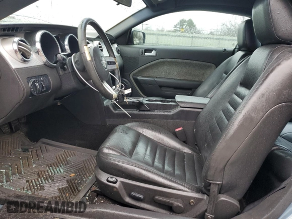 2005 Ford Mustang GT Deluxe z VIN 1ZVFT82H255237843, wystawiony jako Copart lot #44313965 z przebiegiem 128 236 mil mil oraz Szkoda całkowita • Salvage title. Historia ofert i sprzedaży dostępna na DreamBid. Obrazek 7.