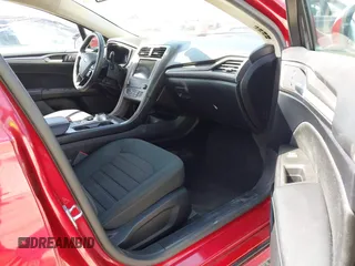 2020 Ford Fusion SE z VIN 3FA6P0HD8LR104422, wystawiony jako IAAI lot #42092244 z przebiegiem 55 438 mil mil oraz . Historia ofert i sprzedaży dostępna na DreamBid. Obrazek 5.