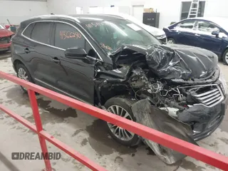 2015 Lincoln MKC with VIN 5LMCJ2A96FUJ47288, listed as a IAAI auction lot 41566290 with 102,316 mi miles. Bid and sale history available at carsss.com. Image 1.