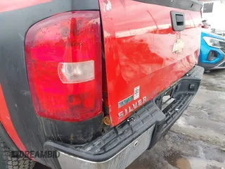 2010 Chevrolet Silverado 1500 LS with VIN 1GCSCREA1AZ189096, listed as a IAAI auction lot 41695479 with 207,680 mi miles. Bid and sale history available at carsss.com. Image 6.