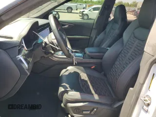 2021 Audi RS Q8 z VIN WU1ARBF19MD042271, wystawiony jako Copart lot #55304785 z przebiegiem 23 560 mil mil oraz Szkody całkowita. Historia ofert i sprzedaży dostępna na DreamBid. Obrazek 7.