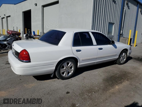 2011 Ford Crown Victoria LX z VIN 2FABP7EV1BX147343, wystawiony jako Copart lot #84844144 z przebiegiem 139 638 mil mil oraz Czysty tytuł • Clean title. Historia ofert i sprzedaży dostępna na DreamBid. Obrazek 3.