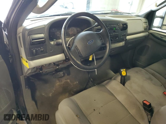 2006 Ford F-250 XL z VIN 1FTSX21556EB20172, wystawiony jako Copart lot #49632155 z przebiegiem 76 512 mil mil oraz Szkoda całkowita • Salvage title. Historia ofert i sprzedaży dostępna na DreamBid. Obrazek 8.