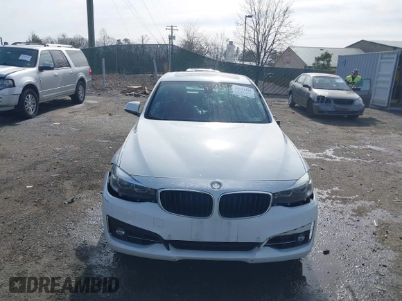 2018 BMW 3 Series 330i xDrive with VIN WBA8Z9C57JB220047, listed as a IAAI auction lot 41721186 with 66,725 mi miles. Bid and sale history available at carsss.com. Image 13.