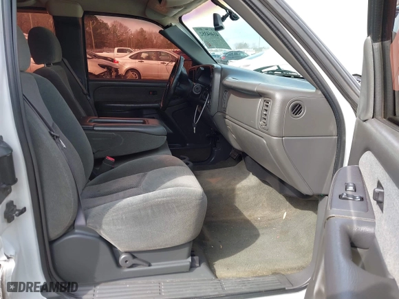2003 Chevrolet Silverado 1500 LS with VIN 2GCEC19V331345047, listed as a IAAI auction lot 41464352 with 276,043 mi miles. Bid and sale history available at carsss.com. Image 5.