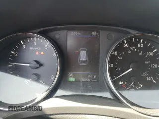 2018 Nissan Rogue SV z VIN 5N1AT2MVXJC725095, wystawiony jako Copart lot #55601775 z przebiegiem 108 581 mil mil oraz Szkoda całkowita • Salvage title. Historia ofert i sprzedaży dostępna na DreamBid. Obrazek 9.