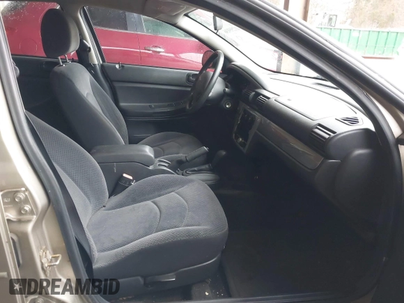 2004 Chrysler Sebring Touring z VIN 1C3EL56R24N301205, wystawiony jako IAAI lot #41255936 z przebiegiem 107 290 mil mil oraz . Historia ofert i sprzedaży dostępna na DreamBid. Obrazek 5.