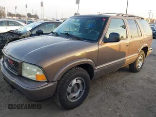 1998 GMC Jimmy SL with VIN 1GKCS13W1W2562133, listed as a IAAI auction lot 41159010 with 277,799 mi miles. Bid and sale history available at carsss.com. Image 2.