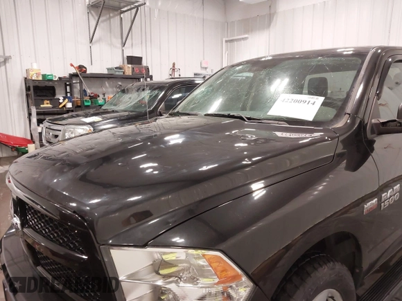 2015 Ram 1500 Tradesman z VIN 1C6RR7FT8FS752704, wystawiony jako IAAI lot #42200914 z przebiegiem 131 275 mil mil oraz . Historia ofert i sprzedaży dostępna na DreamBid. Obrazek 6.