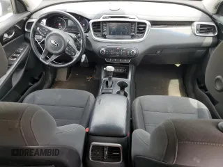 2018 Kia Sorento LX z VIN 5XYPG4A31JG406679, wystawiony jako Copart lot #55087315 z przebiegiem 146 171 mil mil oraz Szkoda całkowita • Salvage title. Historia ofert i sprzedaży dostępna na DreamBid. Obrazek 8.