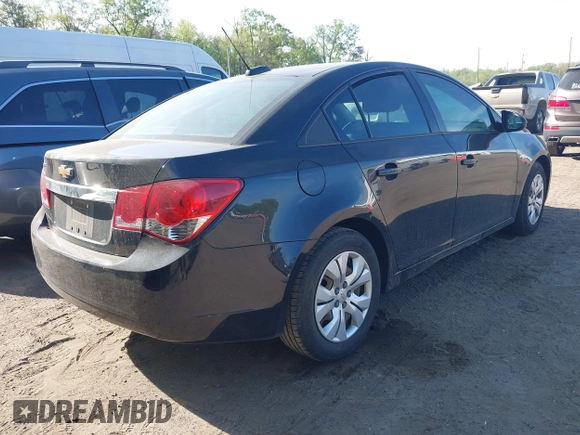 2015 Chevrolet Cruze LS z VIN 1G1PA5SH5F7283144, wystawiony jako IAAI lot #42103216 z przebiegiem 179 106 mil mil oraz . Historia ofert i sprzedaży dostępna na DreamBid. Obrazek 4.
