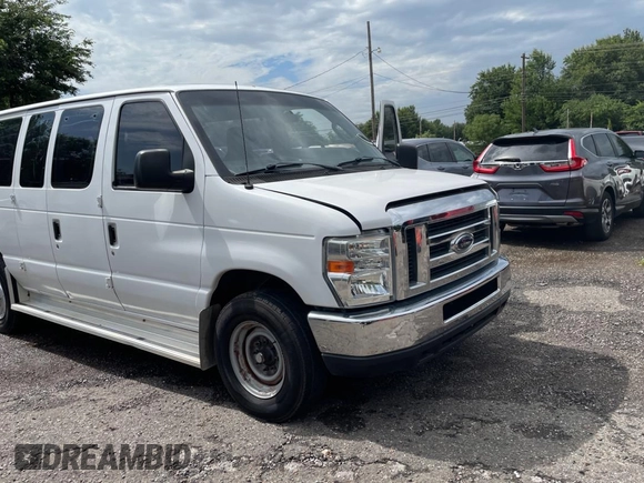 2012 Ford Econoline Passenger XL z VIN 1FBSS3BL1CDA67610, wystawiony jako Copart lot #63864545 z przebiegiem 143 760 mil mil oraz Czysty tytuł • Clean title. Historia ofert i sprzedaży dostępna na DreamBid. Obrazek 1.