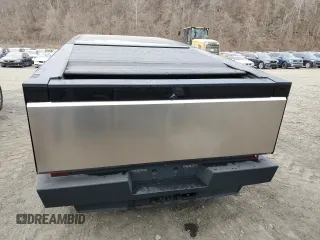2024 Tesla Cybertruck z VIN 7G2CEHED0RA014997, wystawiony jako Copart lot #89105615 z przebiegiem 3 475 mil mil oraz Szkoda całkowita • Salvage title. Historia ofert i sprzedaży dostępna na DreamBid. Obrazek 6.