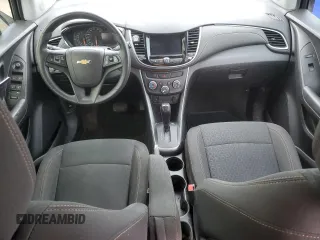 2021 Chevrolet Trax LS z VIN KL7CJKSB1MB312761, wystawiony jako Copart lot #51279365 z przebiegiem 63 098 mil mil oraz Szkoda całkowita • Salvage title. Historia ofert i sprzedaży dostępna na DreamBid. Obrazek 8.
