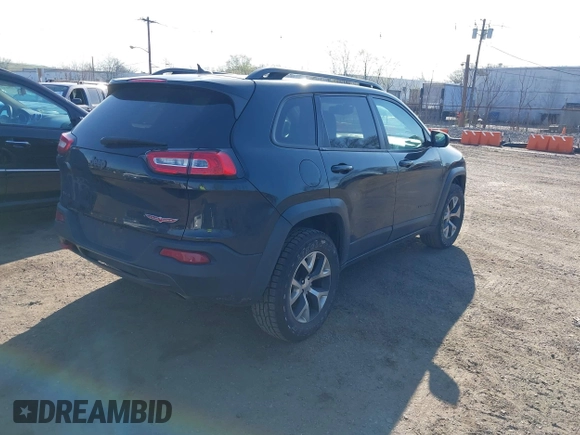 2014 Jeep Cherokee Trailhawk with VIN 1C4PJMBS5EW280598, listed as a IAAI auction lot 42079597 with 171,564 mi miles. Bid and sale history available at carsss.com. Image 4.