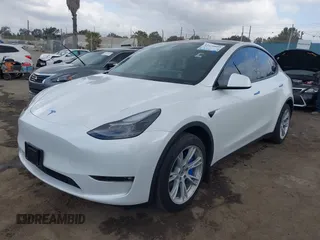 2024 Tesla Model Y Long Range with VIN 7SAYGDEE5RF036018, listed as a IAAI auction lot 42120803 with 25,347 mi miles. Bid and sale history available at carsss.com. Image 21.