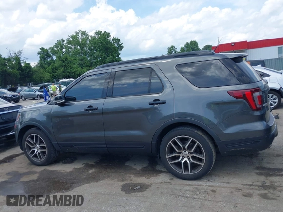 2018 Ford Explorer Sport z VIN 1FM5K8GT3JGC47533, wystawiony jako IAAI lot #42548905 z przebiegiem 163 039 mil mil oraz . Historia ofert i sprzedaży dostępna na DreamBid. Obrazek 15.