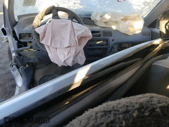 1996 Toyota Tercel DX z VIN JT2AC52L2T0193281, wystawiony jako Copart lot #85787774 z przebiegiem Nie podano mil oraz Szkody całkowita. Historia ofert i sprzedaży dostępna na DreamBid. Obrazek 8.