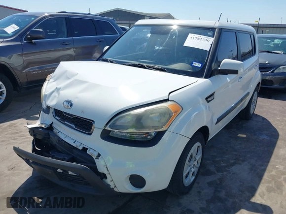 2013 Kia Soul with VIN KNDJT2A52D7568507, listed as a IAAI auction lot 41782739 with 119,285 mi miles. Bid and sale history available at carsss.com. Image 2.