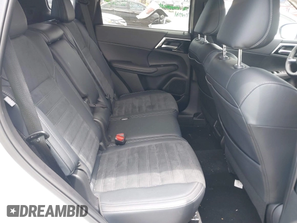 2024 Mitsubishi Outlander SE z VIN JA4J3VA83RZ082399, wystawiony jako IAAI lot #42305992 z przebiegiem 11 622 mil mil oraz . Historia ofert i sprzedaży dostępna na DreamBid. Obrazek 8.