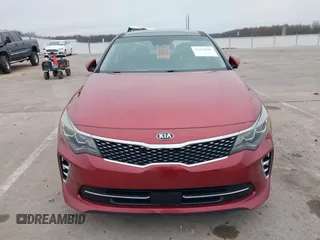 2017 Kia Optima SX z VIN 5XXGW4L24HG141844, wystawiony jako IAAI lot #41425880 z przebiegiem 137 056 mil mil oraz . Historia ofert i sprzedaży dostępna na DreamBid. Obrazek 6.