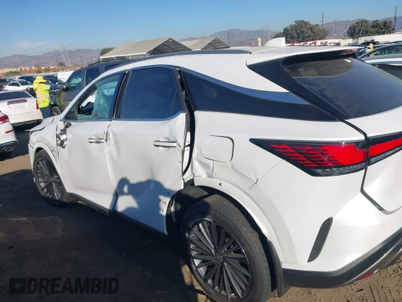 2024 Lexus RX 350h z VIN 2T2BBMCA3RC060822, wystawiony jako IAAI lot #40922424 z przebiegiem 838 mil mil oraz . Historia ofert i sprzedaży dostępna na DreamBid. Obrazek 14.