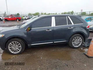 2013 Lincoln MKX z VIN 2LMDJ8JK4DBL30807, wystawiony jako IAAI lot #42199404 z przebiegiem 153 475 mil mil oraz . Historia ofert i sprzedaży dostępna na DreamBid. Obrazek 14.