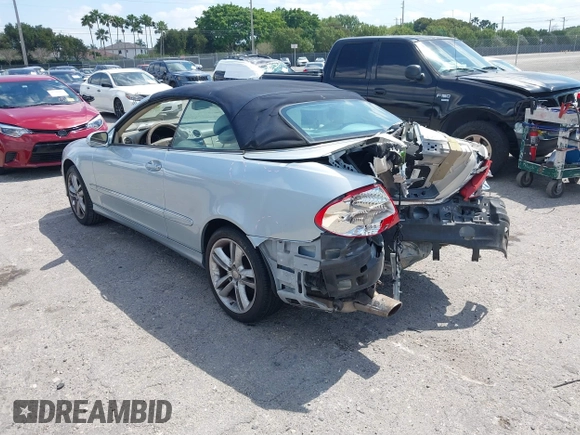 2008 Mercedes-Benz CLK 350 с VIN WDBTK56F28T088641, выставлен на аукционе IAAI как лот 41797102 с пробегом 136 971 миль миль и . История ставок и продаж доступна на DreamBid. Изображение 3.