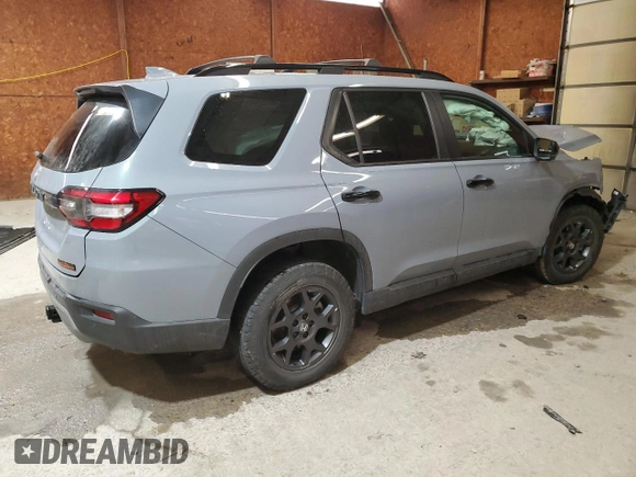 2023 Honda Pilot TrailSport with VIN 5FNYG1H6XPB009572, listed as a Copart auction lot 83375294 with 33,482 mi miles and Salvage Title. Bid and sale history available at carsss.com. Image 3.