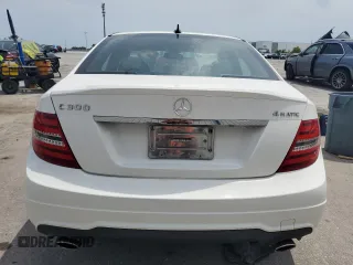 2013 Mercedes-Benz C 300 Sport z VIN WDDGF8ABXDR285941, wystawiony jako Copart lot #58211605 z przebiegiem 130 963 mil mil oraz Szkoda całkowita • Salvage title. Historia ofert i sprzedaży dostępna na DreamBid. Obrazek 6.